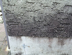 スマクリアルカリタイプ：マンション外装　壁の汚れの除去