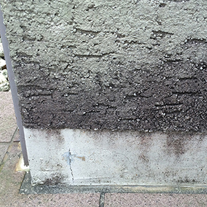 スマクリアルカリタイプ：マンション外装　壁の汚れの除去