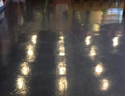 スマクリアルカリタイプ：商業施設の床　ワックス表面洗