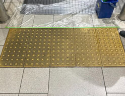 点字タイルの汚れ除去